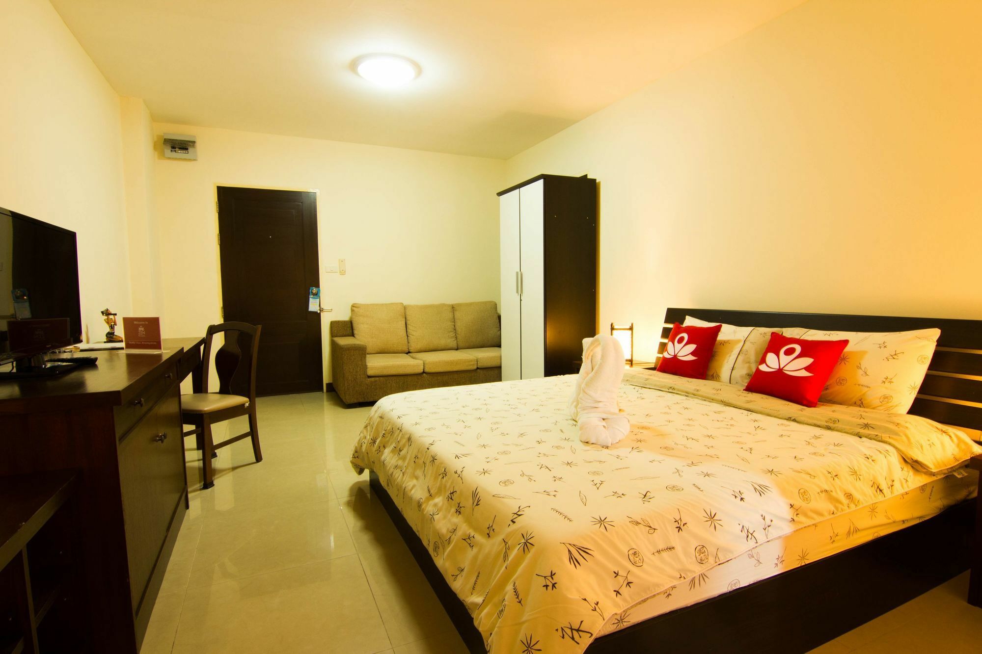 Zen Rooms Sukhumvit 81 Banguecoque Exterior foto