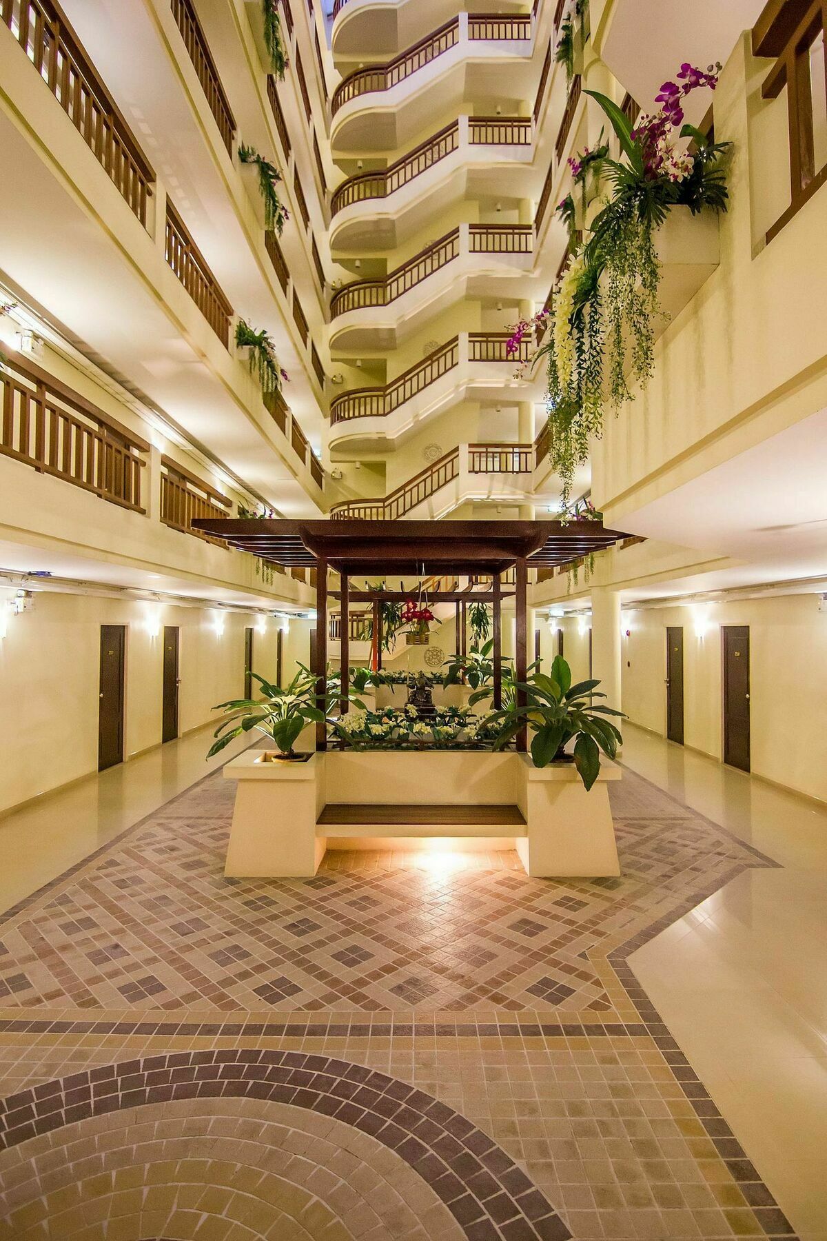 Zen Rooms Sukhumvit 81 Banguecoque Exterior foto
