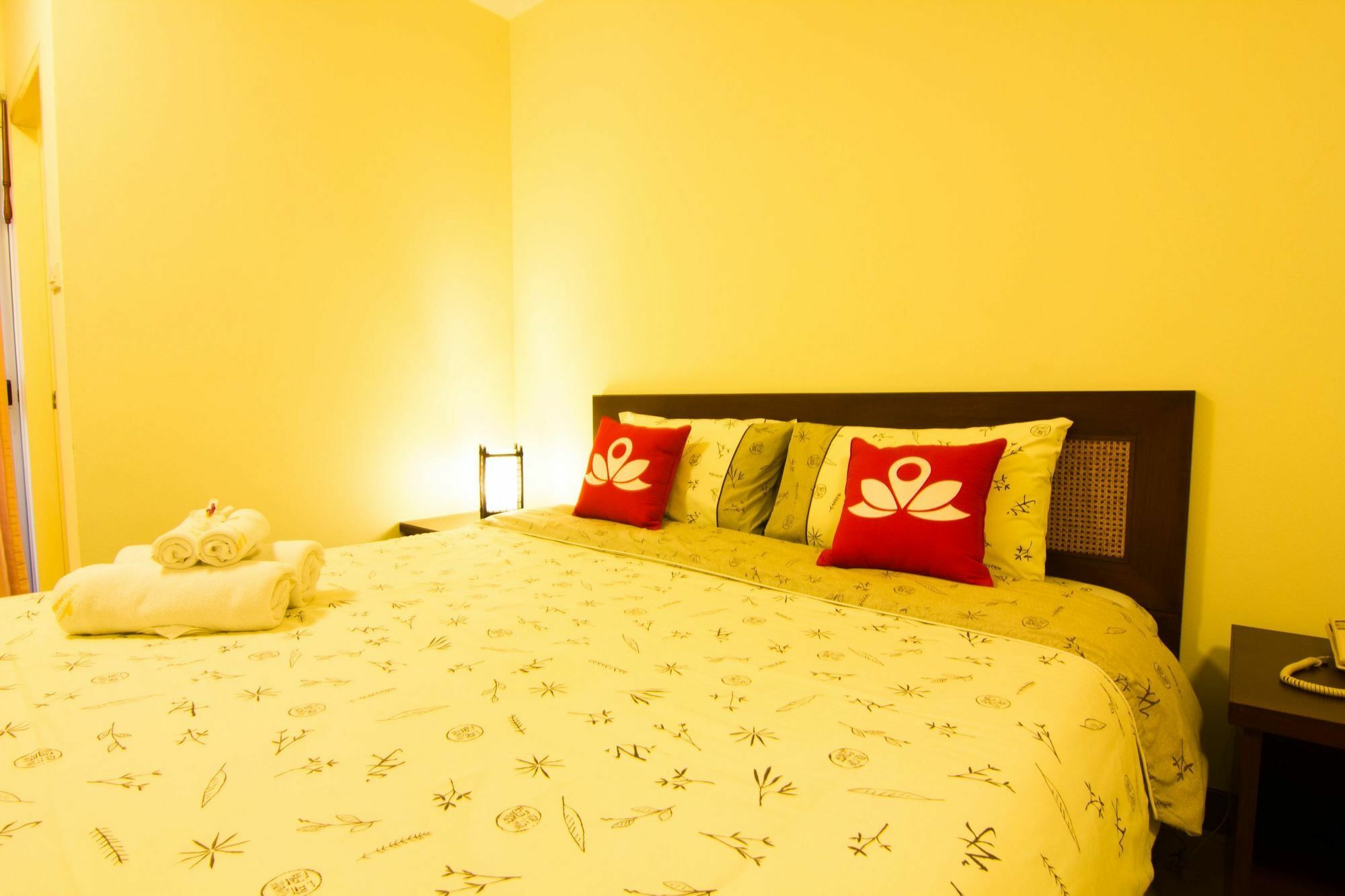 Zen Rooms Sukhumvit 81 Banguecoque Exterior foto