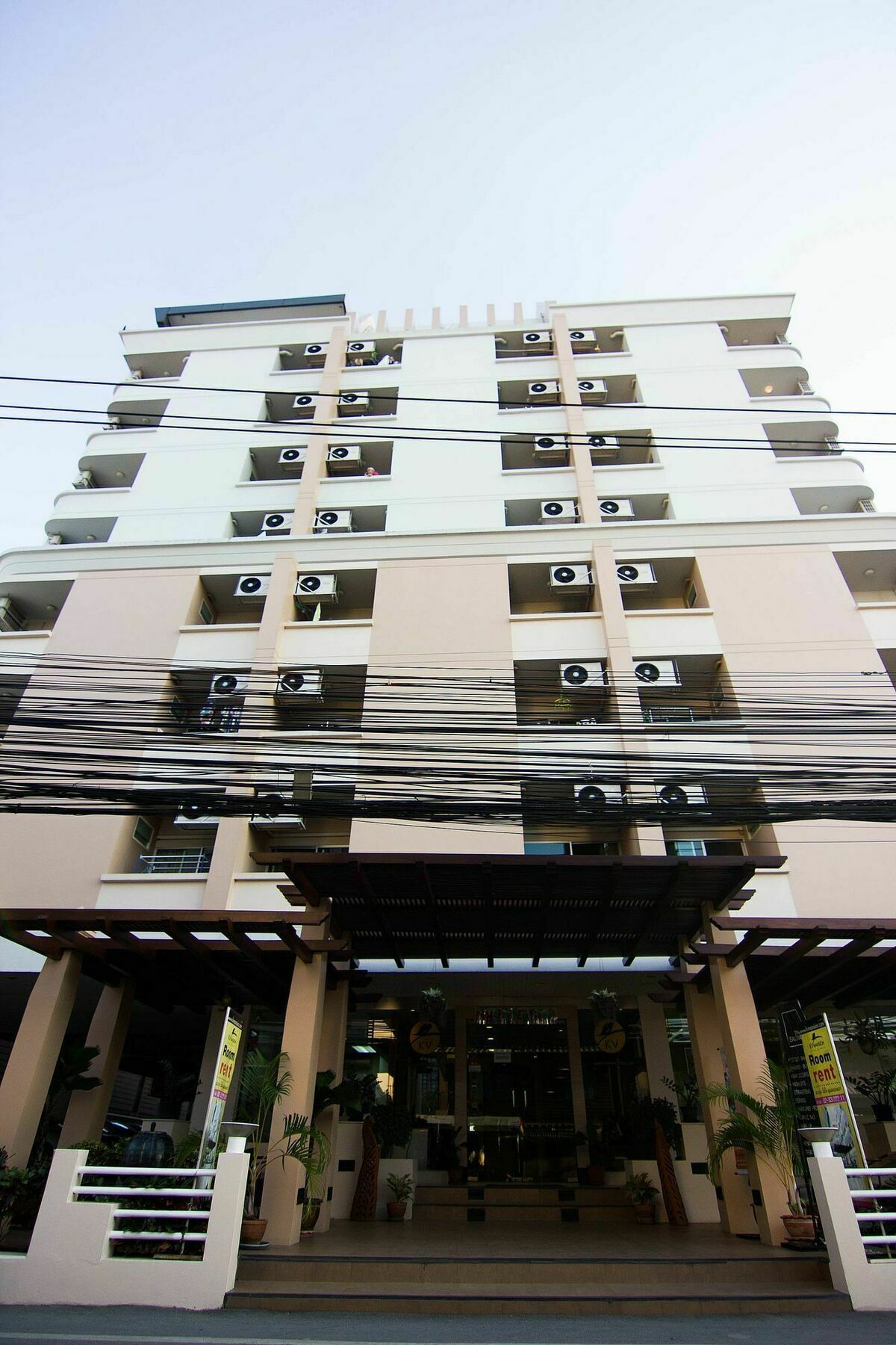 Zen Rooms Sukhumvit 81 Banguecoque Exterior foto