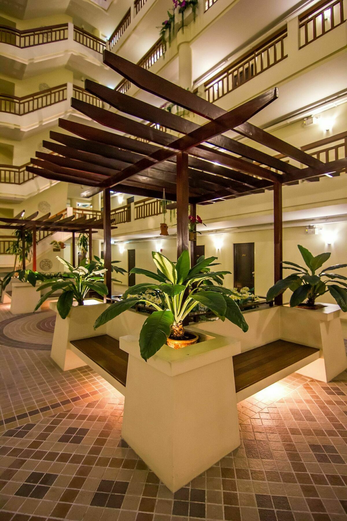 Zen Rooms Sukhumvit 81 Banguecoque Exterior foto
